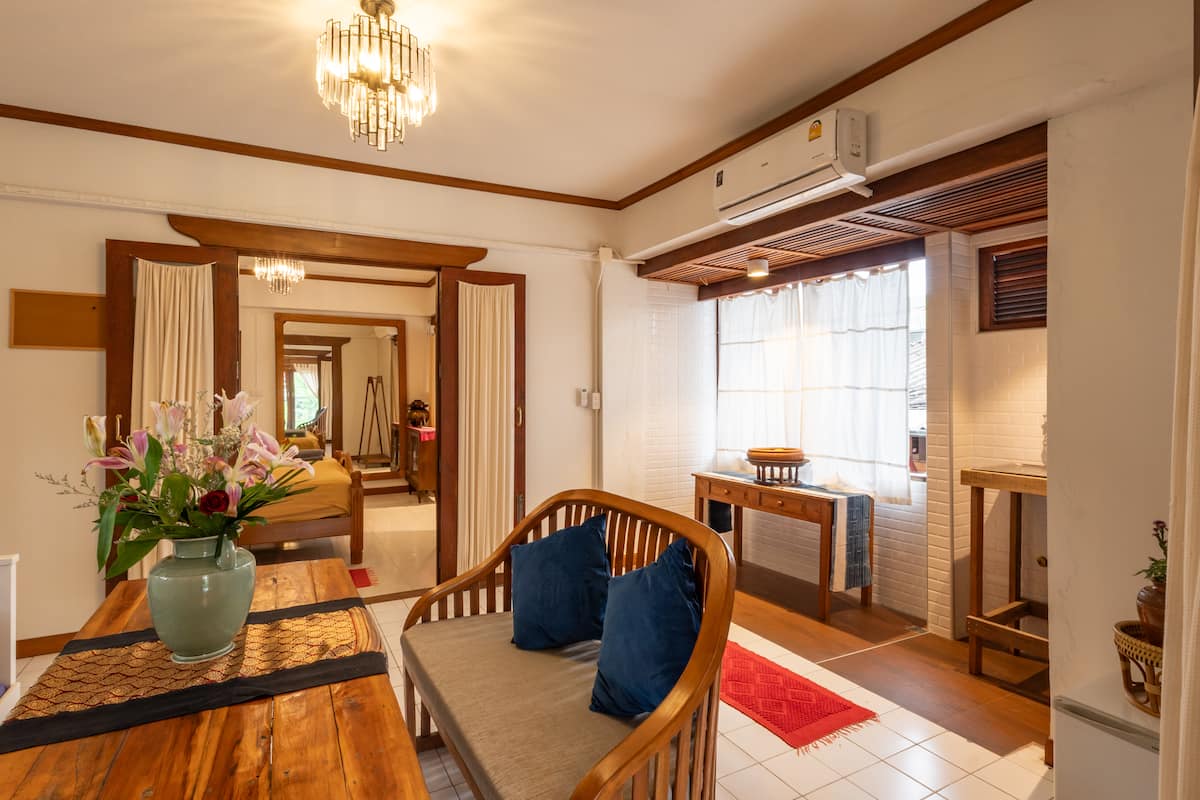 อพาร์ทเมนท์ล้านนา กว้างขวางในเมือง (Lanna Apartment)